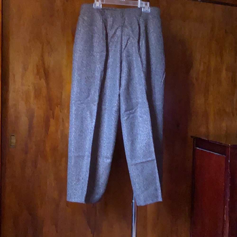 Beautiful wool Jones New York tweed pants.
